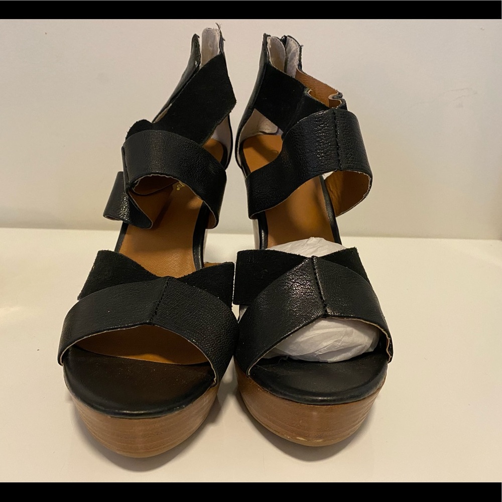 Seychelles size 7.5 leather black platform sandal